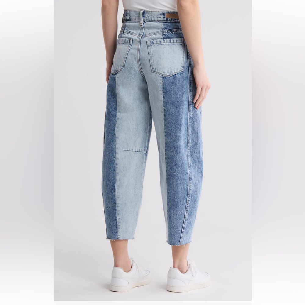 BLANK NYC Fray Hem Barrel Leg Jeans Size 24 Piece By Piece Blue NWT - Picture 2 of 9